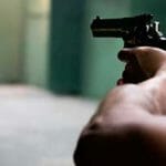 aiming gun